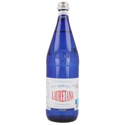 Acqua minerale naturale in bottiglia di vetro