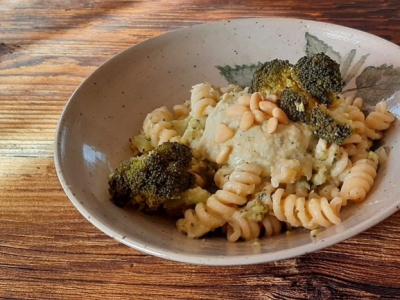 Fusilli con pesto croccante di broccoli
