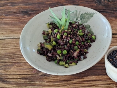 Riso Nerone con Piselli e Zucchine